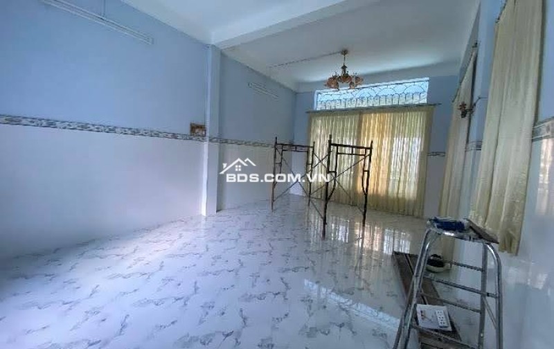 Bán nhà To Giá Rẻ Đường Lạc Long Quân, gần Ông ích Khiêm Q11. DT: 5.5x24m². chỉ 14.9 tỷ.